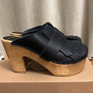 No. 6 Oxford clogs in Indigo/navy leather on high heel size 35/5.5